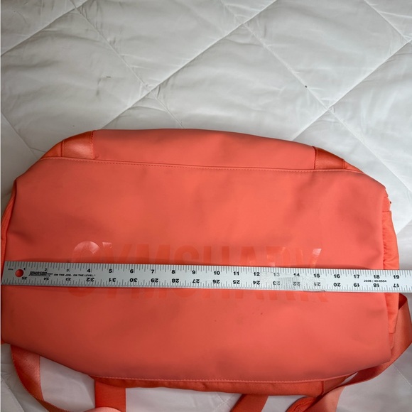 Gymshark Gym Bag Small Duffel Travel Essentials Logo Everyday Solstice Orange - Picture 10 of 16